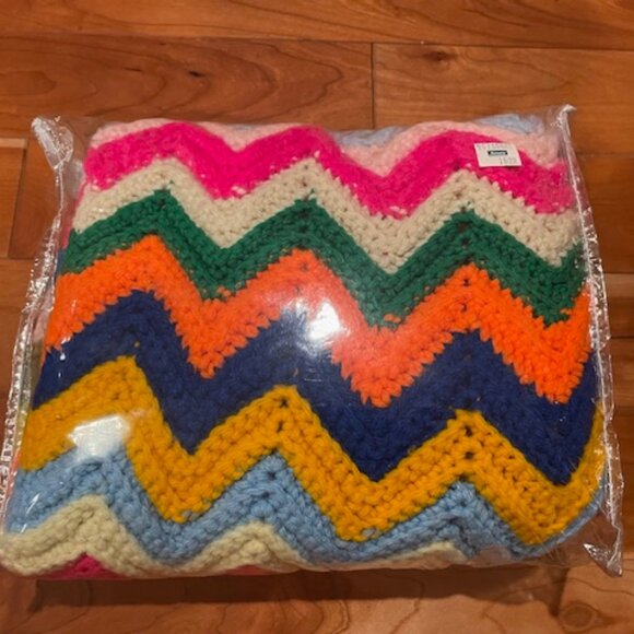 Vintage Ames Afghan Knit Zig Zag Chevron Crocheted Blanket Throw - 32 x 43 - Picture 2 of 5